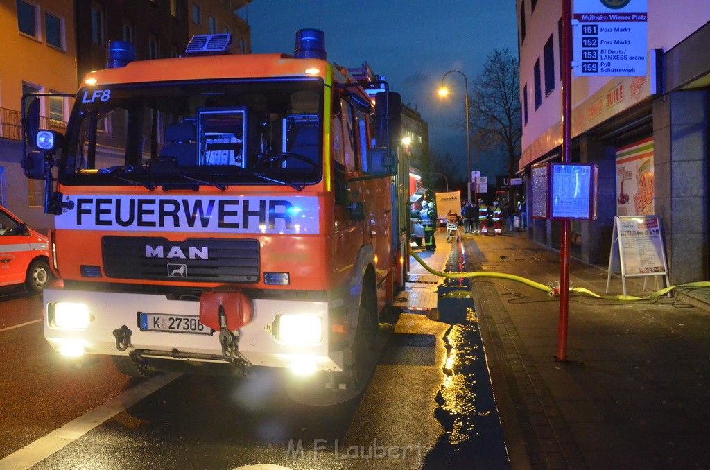 Feuer 2 Tiefgarage Koeln Muelheim Frankfurterstr Genovevastr P100.JPG - Miklos Laubert